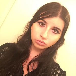 Meet your Posher, Mia